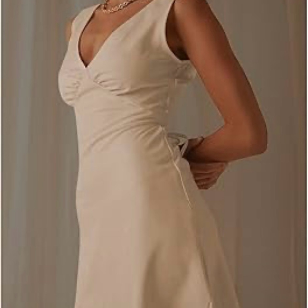 Elegant Cream Sleeveless Dress - Picture 6 of 11